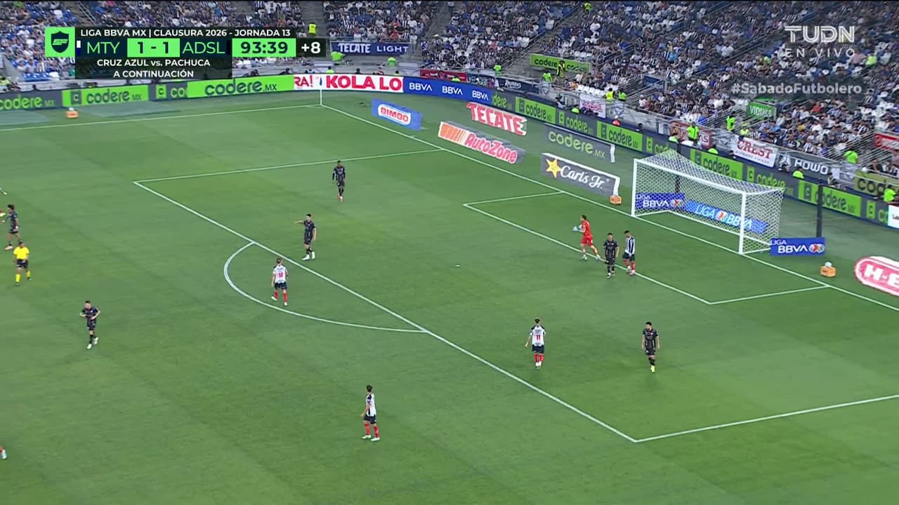 ¡TIRO ATAJADO! disparo por Lucas Ocampos.