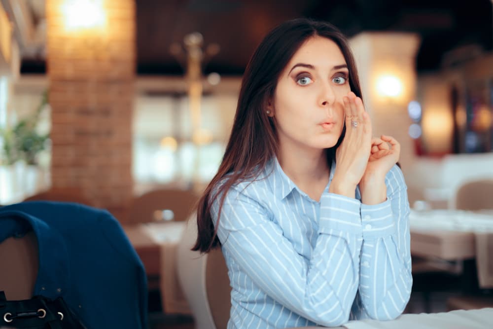 Lo único que debes vigilar es la explosión temperamental, no decir lo primero que te venga a los labios, no confundir la sinceridad con la falta de tacto o indiscreción.