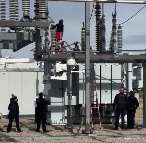 Como consecuencia, 
<b>más de 800 hogares quedaron sin electricidad </b>durante alrededor de un par de horas.