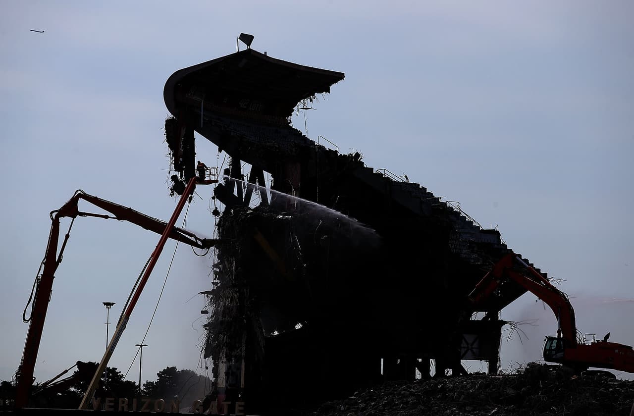 La demolición de la excasa de los Gigantes y los 49ers de San Francisco llegó a su fase final.