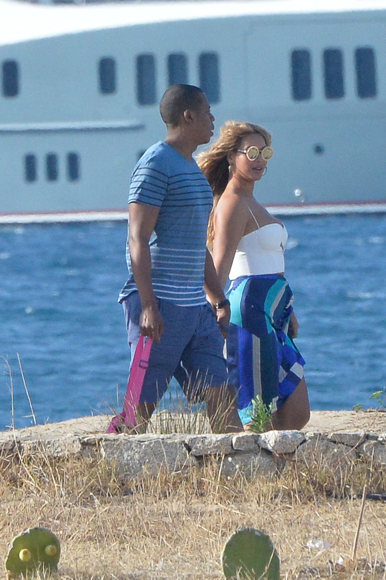 ¿Quién se atrevería a decir que este par de tórtolos tienen problemas? Se nota que para ellos 'el amor está en el aire'.