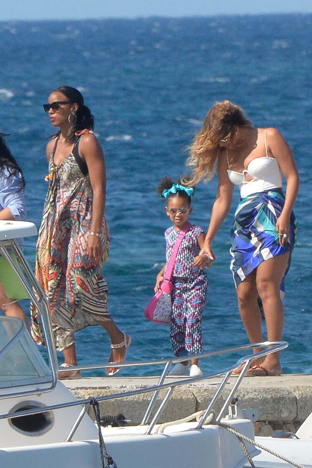 Es una niña súper linda y muy a la moda. Blue traía un conjunto con estampado rosa.