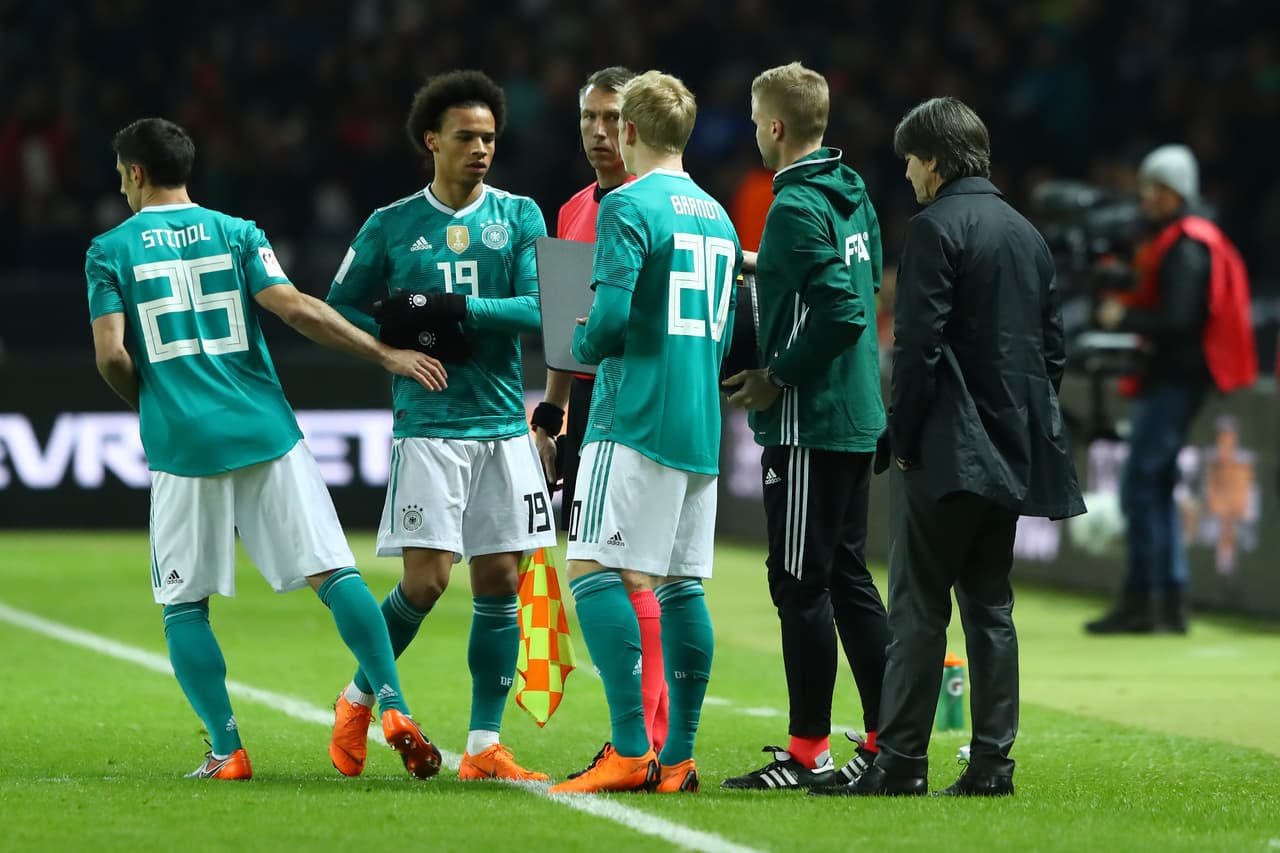 El técnico alemán hizo seis variantes con la idea de probar a sus jugadores en medio del exigente amistoso.