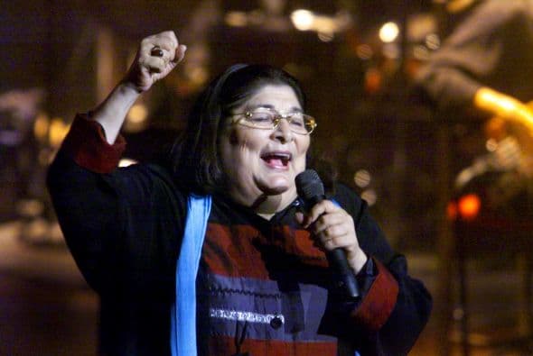 La cantante argentina Mercedes Sosa ganó un Latin GRAMMY póstumo al mejor álbum folklórico en 2009 gracias a su trabajo 'Deja la Vida Volar'.