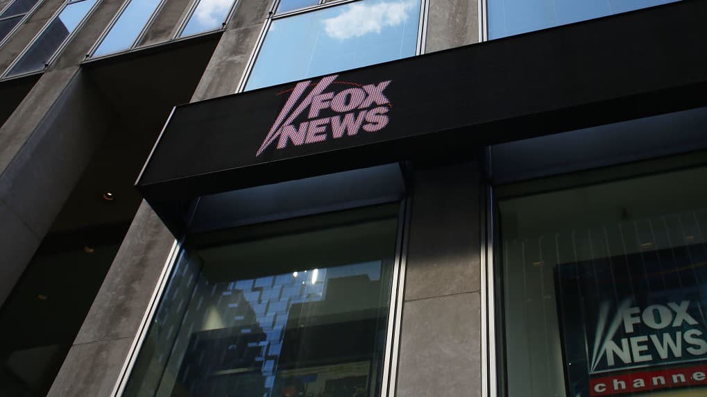 <b>Mira también: </b>Fox Corp y Fox News resolvieron una demanda por difamación de Dominion Voting Systems por más de 787 millones de dólares. De esta forma, evitaron un juicio de alto perfil por su cobertura de falsas afirmaciones sobre manipulación de votos en las elecciones de 2020. Sigue las últimas noticias en Univision.