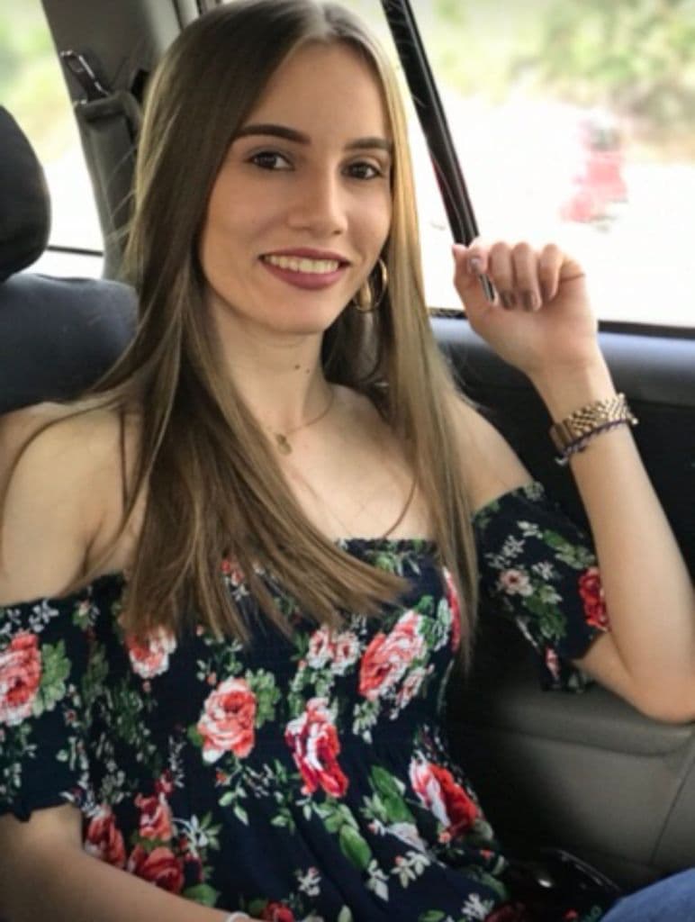 <b>"<a href="https://www.univision.com/local/dallas-kuvn/era-una-nina-buena-madre-de-joven-asesinada-a-punaladas-al-parecer-por-su-pareja-en-grand-prairie-video">Él me la mató</a>, ya yo lo sentía",</b> así narraba Vanessa González lo que pasaba por su cabeza ese último día que vio a su hija Idalis Carrero con vida.