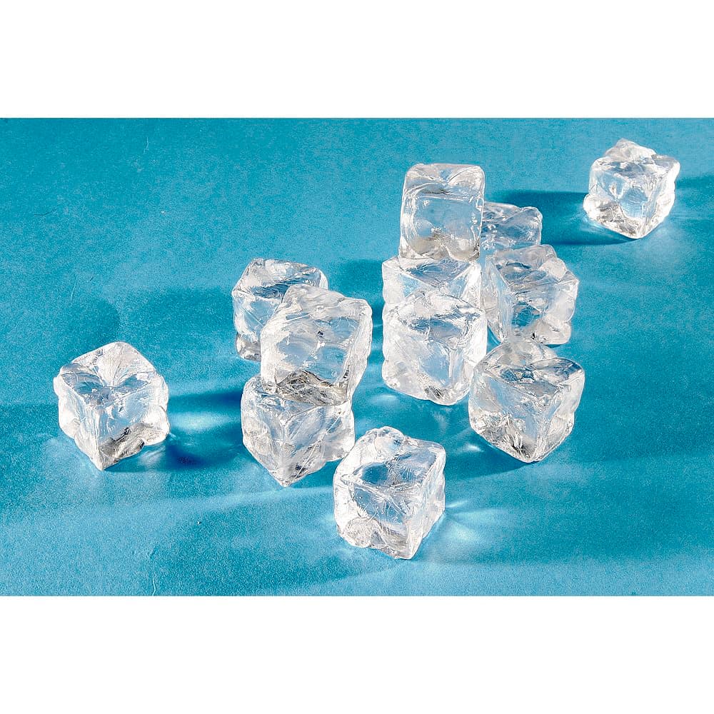 <b>Hielos reciclables: </b>además de la obvia ventaja que supone tener hielos que son reutilizables estos cubos no se diluyen en tus bebidas. Hay diseños sobrios, frutales y temáticos para darle un toque personal a lo que tomas. 
<b><a href="http://www.decowoerner.com/en/Seasonal-decoration-10715/Themes-10728/Food-Drink-10726.html">Decowoerner</a></b> | $10.90 dólares