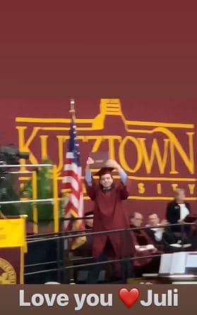 "De ti he aprendido muchas cosas pero cada día me enseñas a ser un mejor papá. Eres un gran hombre hijo”, expresó el artista, quien además publicó un vídeo del momento en el que al universitario le hacen entregan del diploma.