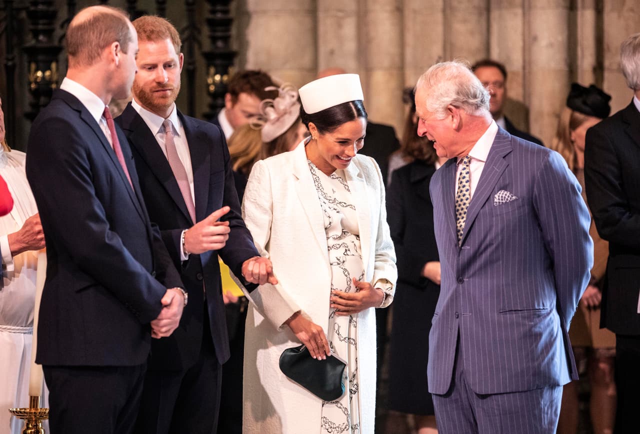 El consejo del sucesor al trono británico habría sido dado al enterarse de los planes de Meghan de utilizar la joya durante su primera gira internacional junto al príncipe Harry, en octubre pasado.
<br>