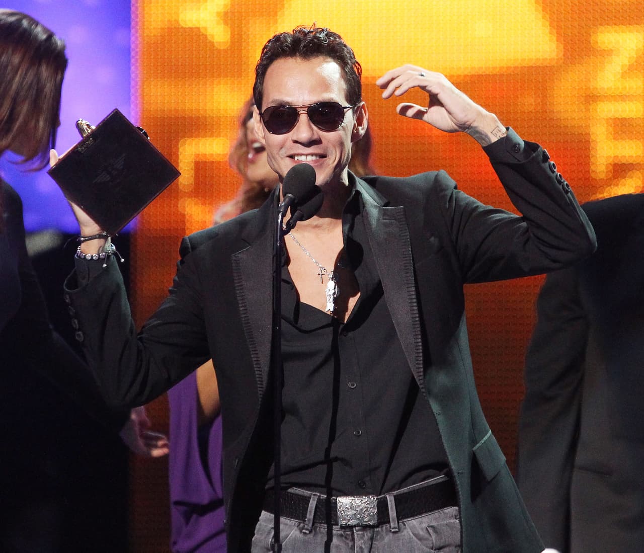 Marc Anthony se convirtió en Persona del Año de la Academia, el 16 de noviembre de 2006, en exclusiva ceremonia en el MGM Grand Garden Arena de Las Vegas.