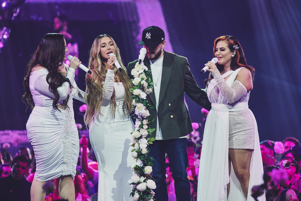 Interpretaron 'Pedacito De Mí', y su hermano Johnny las acompañó.