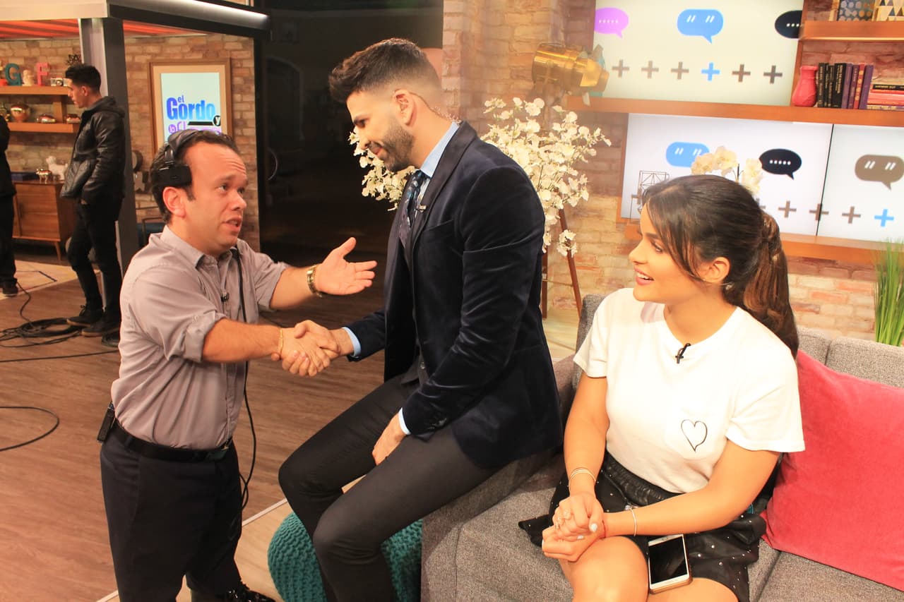 No podía faltar el buen humor de Carlitos 'El Productor', quien le dio una calurosa bienvenida a Jomari.
<br>