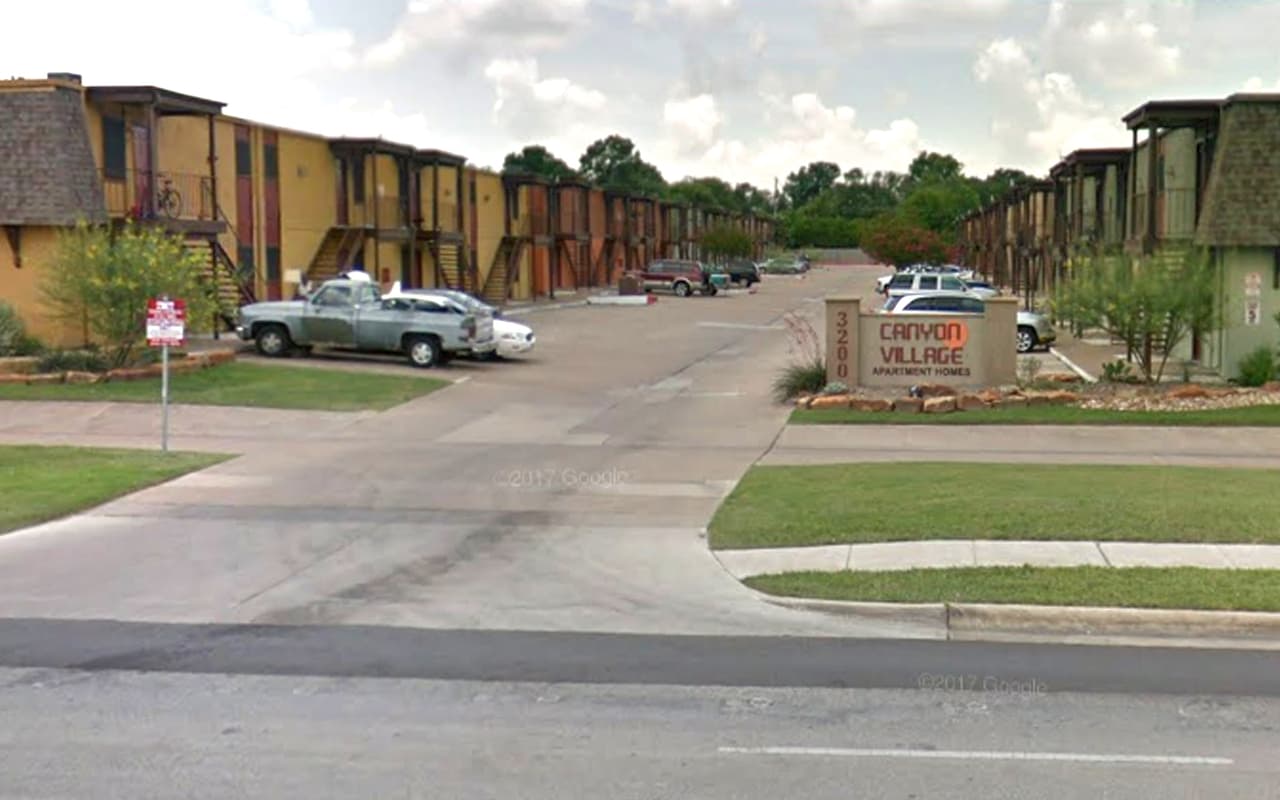 Un empleado no llegó al trabajo y cuando la policía fue a verificar su estado de salud encontró tres cadáveres