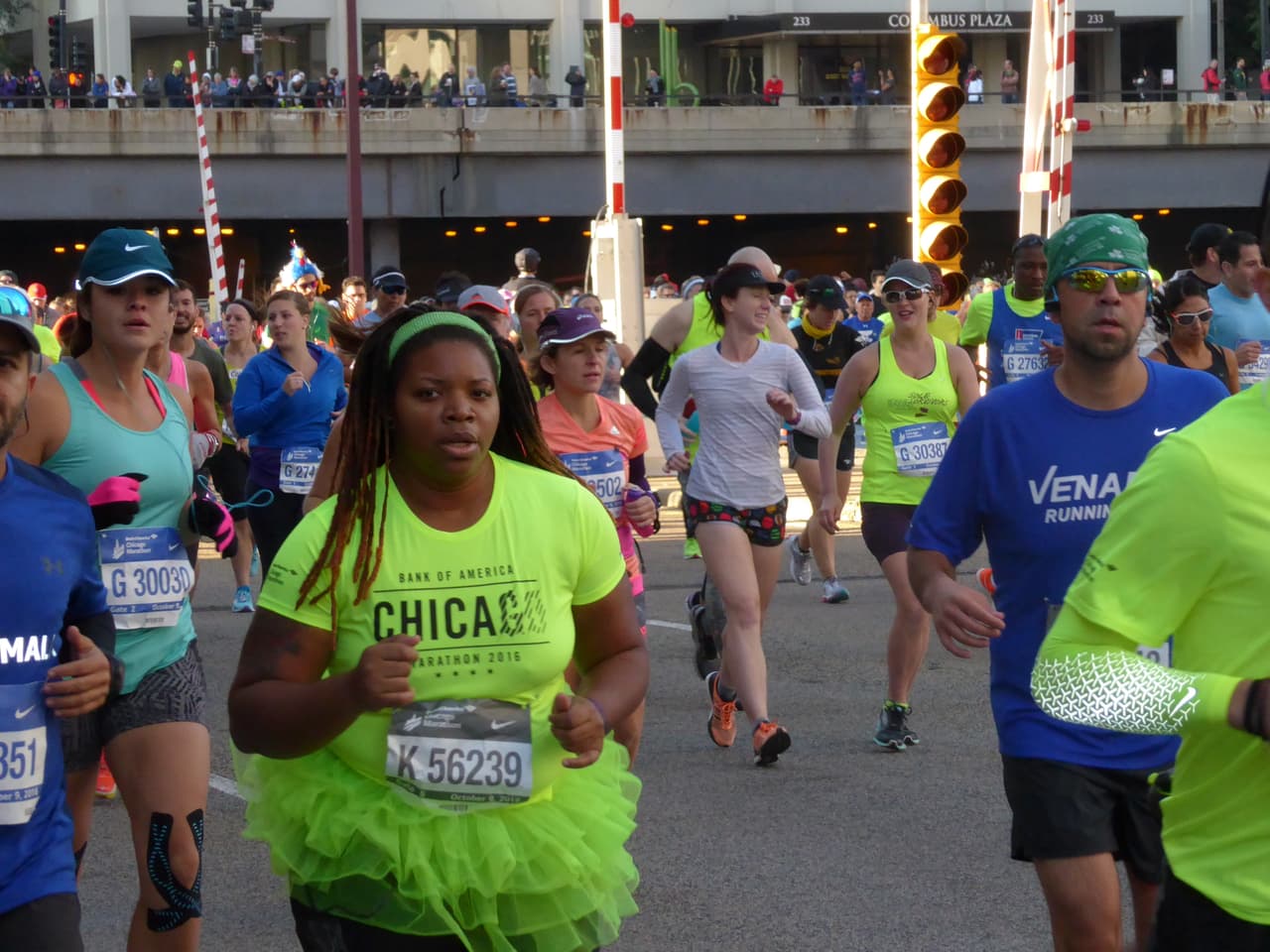 Miles de corredores de más de 100 país se dieron cita en el Maratón de Chicago desde muy temprano. Mira imágenes del ambiente que se está viviendo en este evento deportivo.