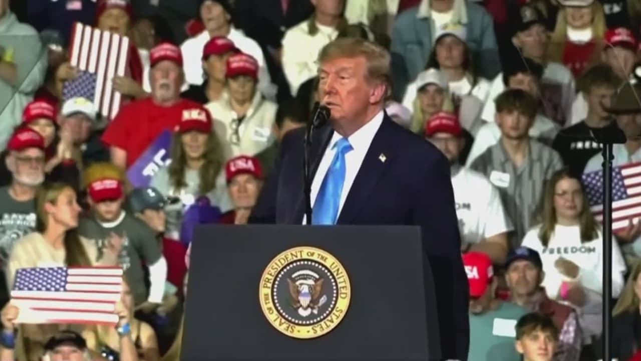 Trump demanda a Alaska por contienda al Senado y viaja a Florida para la próxima parada de su agenda