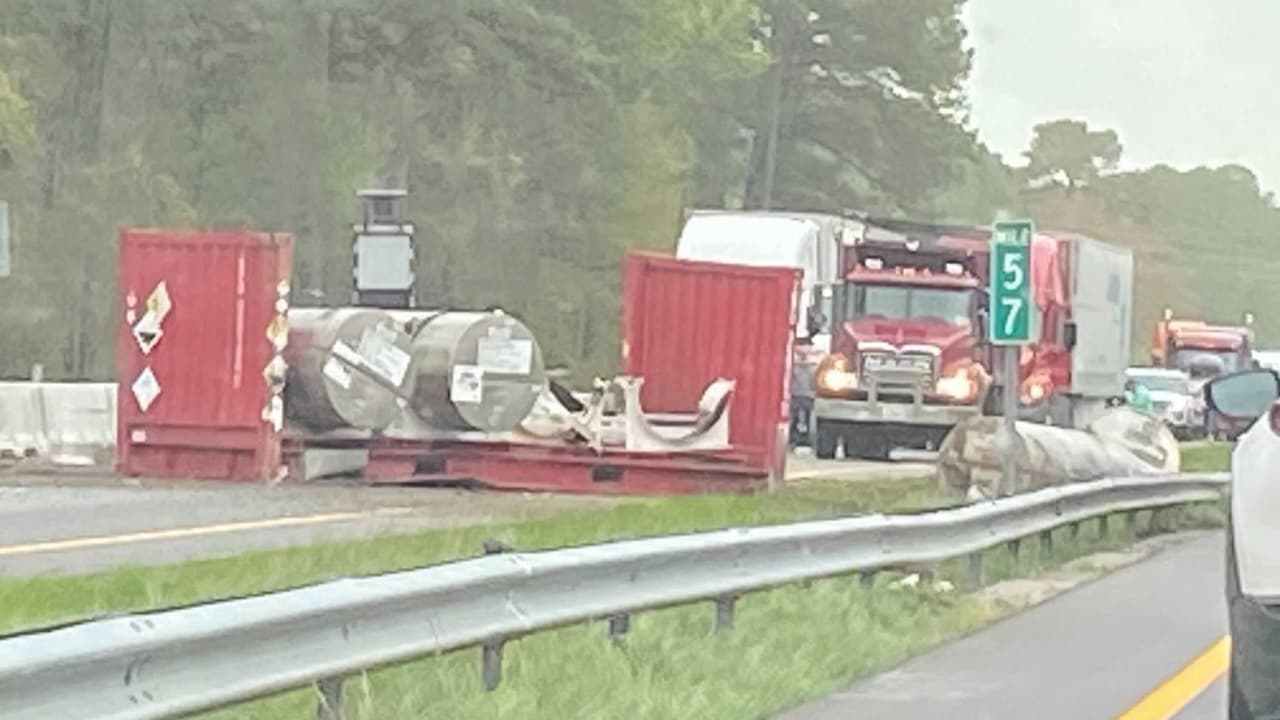 Camión que transportaba compuesto de uranio radioactivo se estrella en la I-95 en el condado de Cumberland
