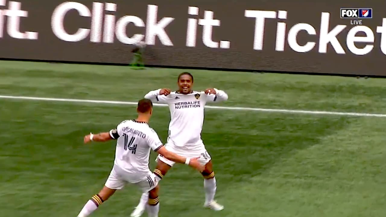 Douglas Costa se estrena con Galaxy con gol de fuera del área