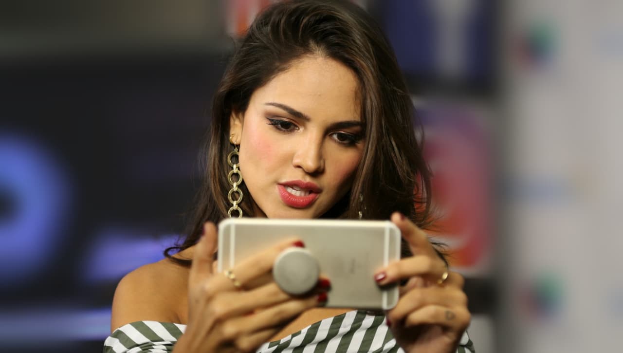 Eiza González confirma que ya tuvo contacto con su familia afectada por el terremoto en México