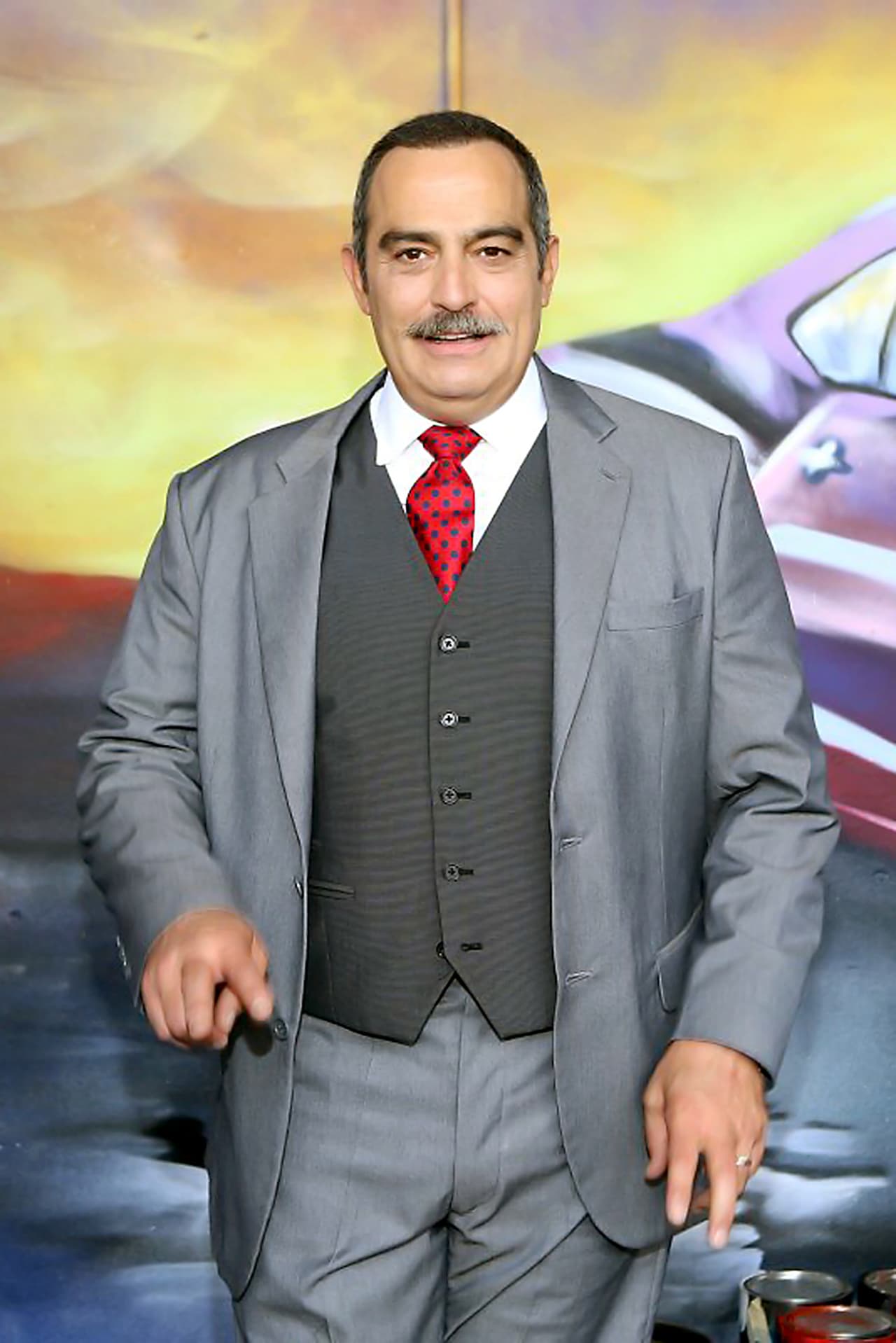 Hace 4 años, 
<b>Omar Fierro</b> acudió con su doctor para resolver un asunto que lo aquejaba: su peso, pues llegó a marcar hasta casi 300 libras en la báscula.
<br>