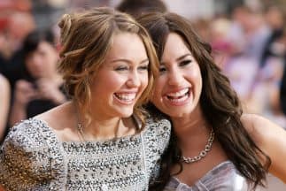 Demi Lovato defiende la forma de ser de Miley Cyrus