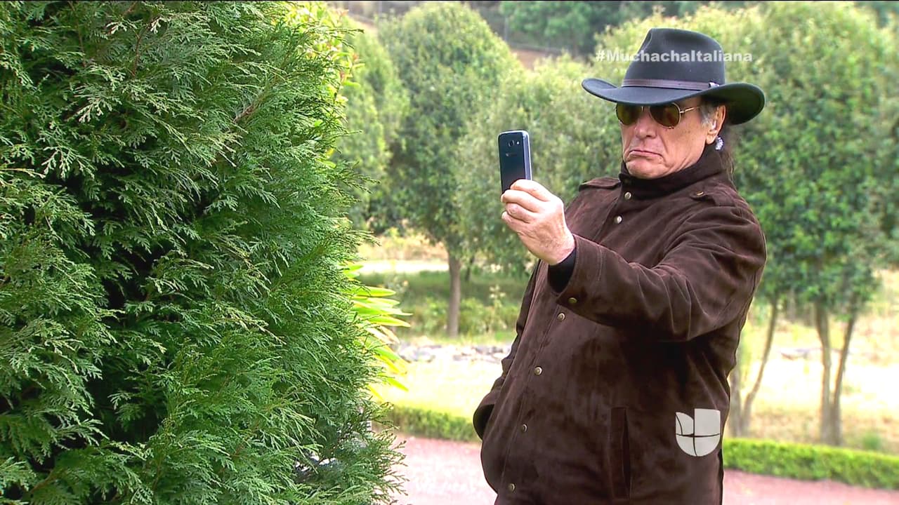 ¡Ayy no! Dante ya los vio y seguro que no se quedará callado.