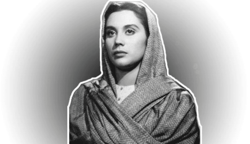 El 5 de diciembre de 1993, 19 días antes de Navidad, Rita Macedo se quitó la vida en el estacionamiento de su casa en la Ciudad de México. La primera actriz mexicana sufrió por años debido a la soledad y la falta de amor, elementos que, a pesar de sus logros, la llevaron a caer en la depresión.