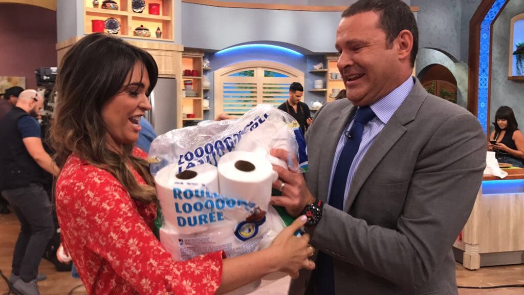 Antes de despedirse, a nuestra invitada le tocó participar el en juego de 'El papelón'.