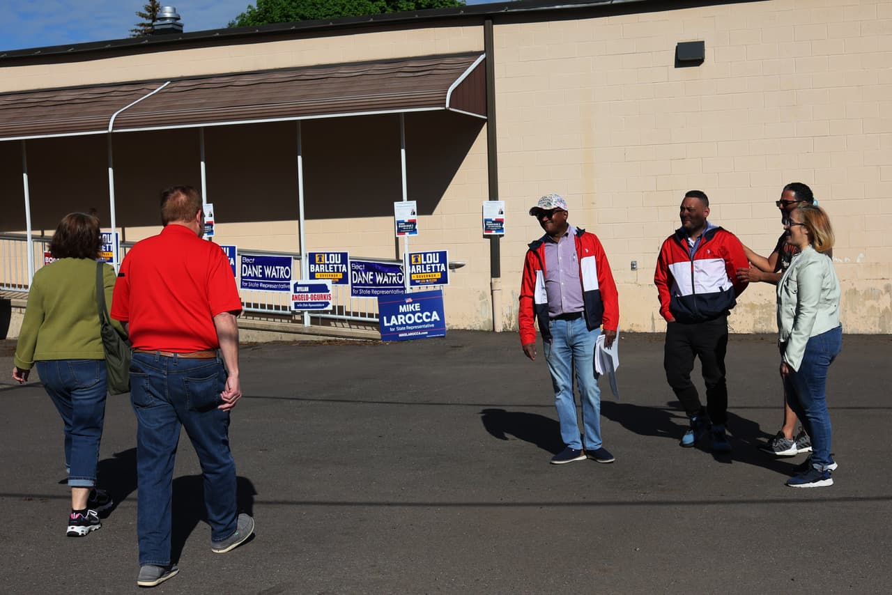 Tanto los ciudadanos como los candidatos han comenzado a votar en las primarias cerradas de Pensilvania.
