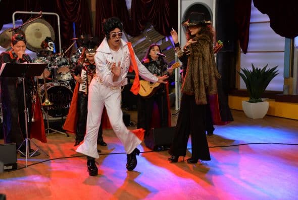 Además, su manera de bailar hacía que todos los que lo seguían sintieran el fuego en sus caderas.