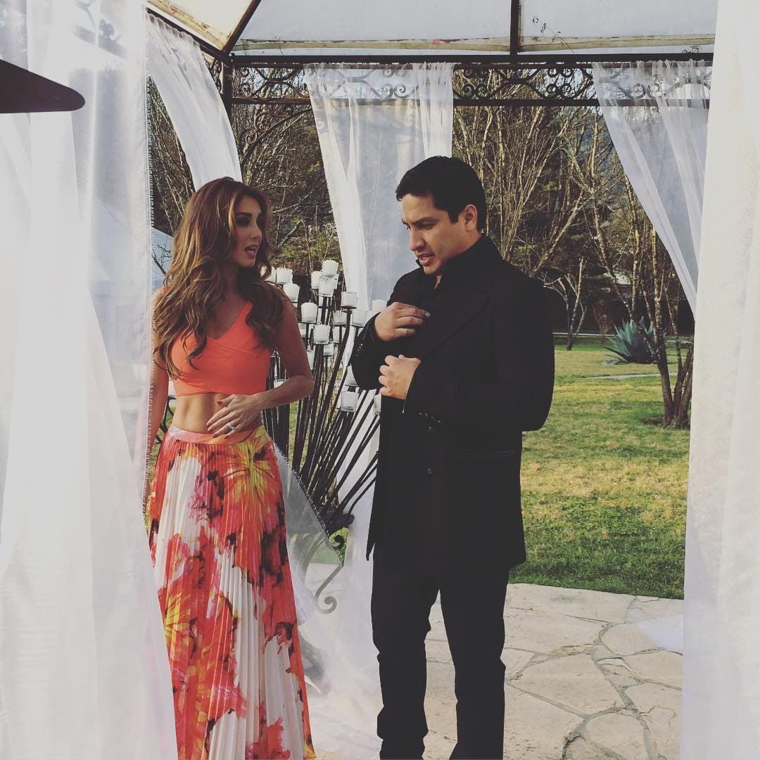 <b>Anahí</b>: en 2016, la cantante insignia de RBD hizo una canción junto a Julión Álvarez titulada, ‘
<b><a href="https://www.youtube.com/watch?v=JciCgTHutuQ" target="_blank">Eres</a></b>’. Ambos cantantes también unieron su voz en '
<b><a href="https://www.youtube.com/watch?v=Rx4ueGgHOYY">Mensajero de Paz</a></b>', tema que le cantaron al Papa Francisco durante su visita apostólica a México.