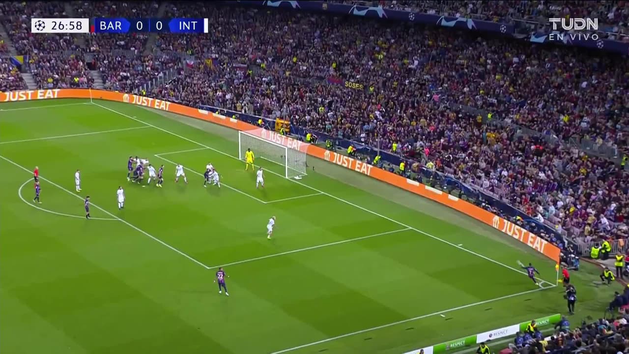 ¡TIRO ATAJADO! disparo por Denzel Dumfries.