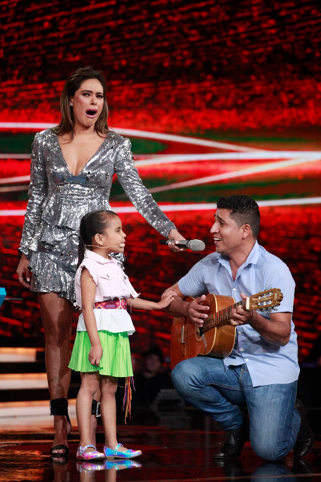 El primero ocurrió cuando vio la interacción entre 'Beba' y su papá. La capitana del escuadrón relató en su álbum de vida todo lo que hacían en familia. Padre e hija incluso interpretaron juntos un tema.