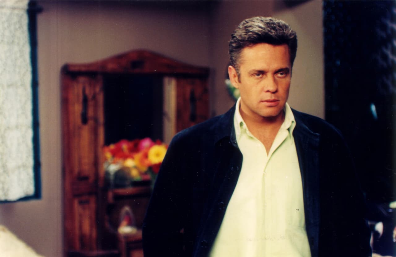 Alexis regresó a ser villano en 'Huracán' en 1997, pero su capacidad actoral permitió que no se estancara en esos personajes y en 1999 volvió como galán para protagonizar 'Tres mujeres'.