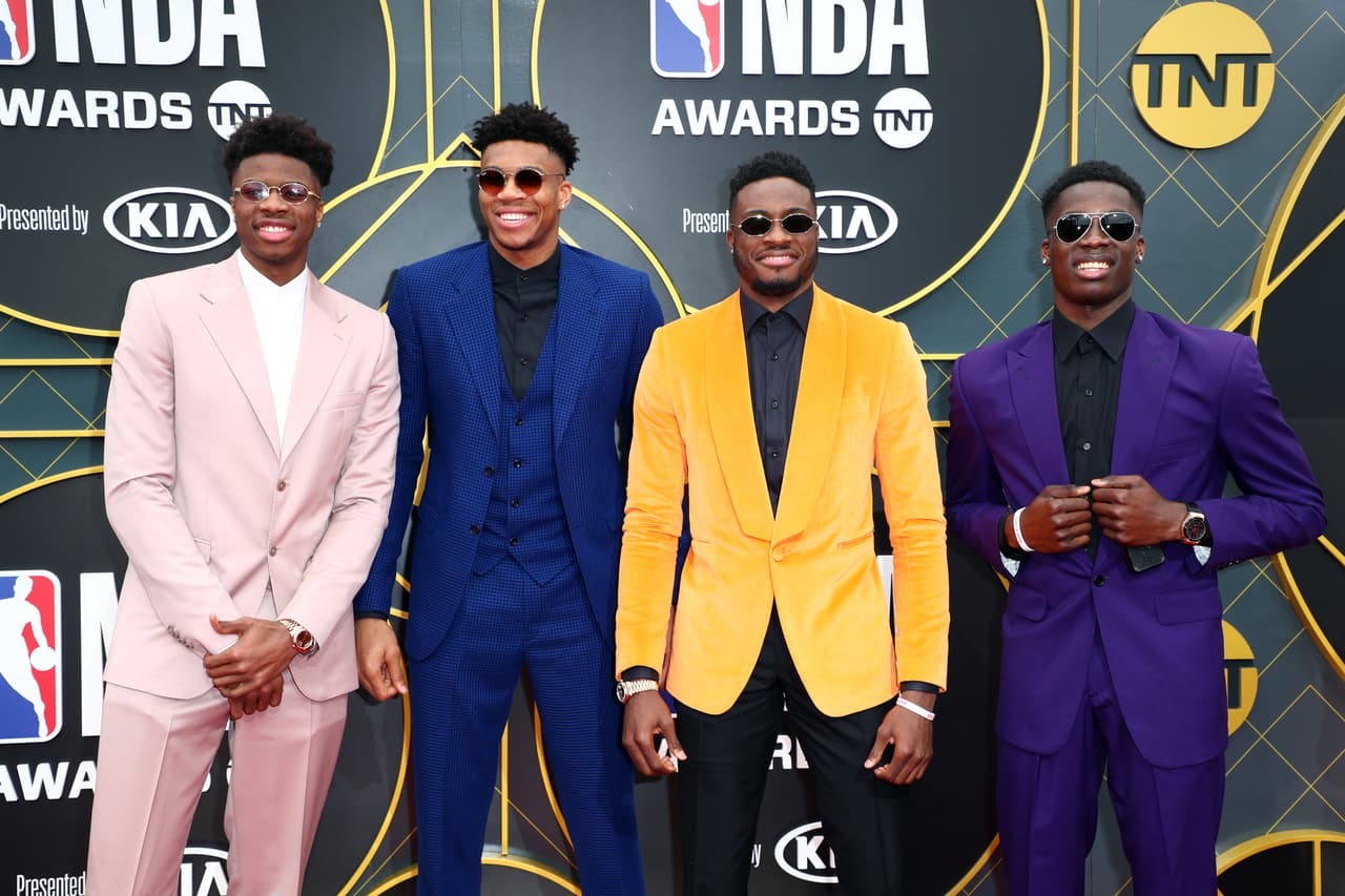 Kostas Antetokounmpo, Giannis Antetokounmpo –MVP 2019–, Thanasis Antetokounmpo, y Alexis Antetokounmpo.