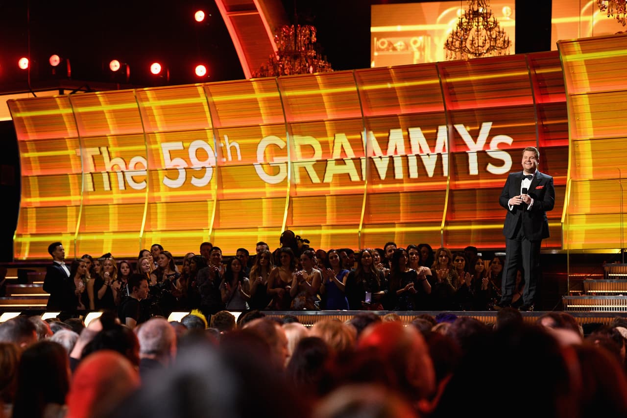 Este año, el comediante James Corden fue el anfitrión, quien se ha hecho famoso por el carpool karaoke con personajes famosos como Adele y Lady Gaga.