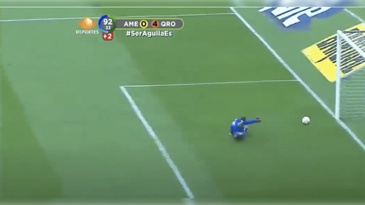 <b>¡Hugo se tiró para la foto!</b>
<br>El poortero azulcrema se estiró pero el disparo del camiseta 49 era imparable.