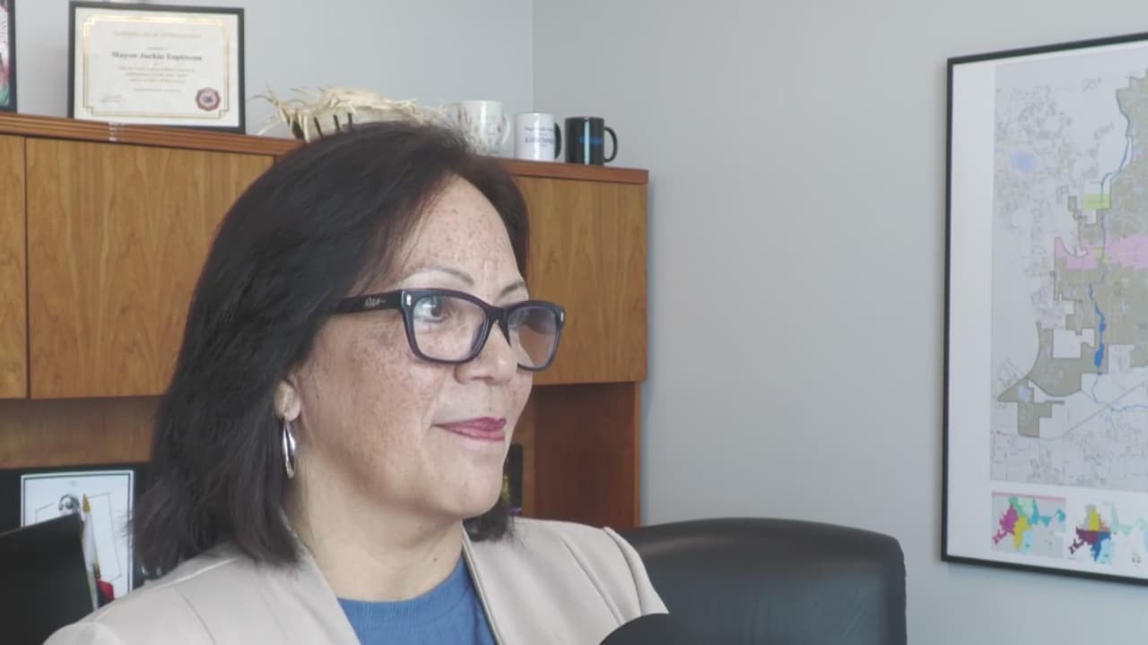 Empate de 2 a 2 en la votación final frena juicio político contra la alcaldesa de Kissimmee
