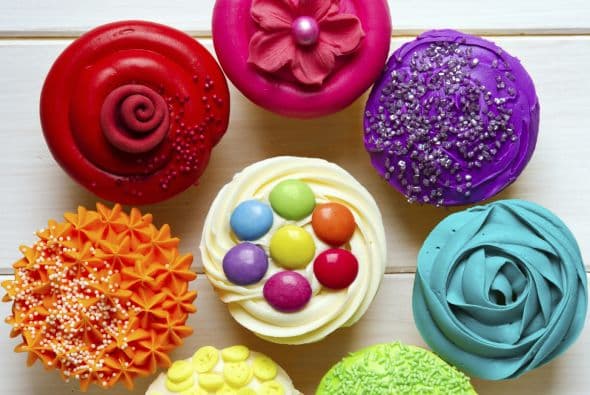 Si la mantequilla está muy blanda, la masa no desarrollará burbujas de aire necesarias para que tu pastel quede esponjoso, ¡y resultará duro como un ladrillo!