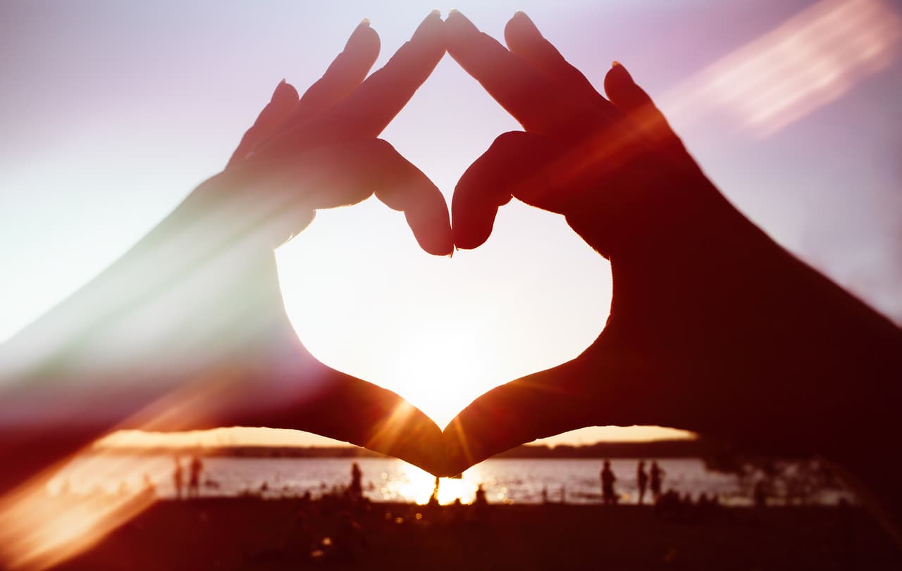 La vida te devuelve lo que le proyectas así que pon de tu parte para que tus energías sean positivas y verás, como al hacerlo, aún las cosas más difíciles encuentran solución, salida, arreglo. El amor es real, y espera por ti al comenzar este nuevo año zodiacal que marca el inicio de una nueva vida donde lo triste es simplemente historia y lo que prima e impera es la alegría de la primavera. Por Profesor Zellagro.