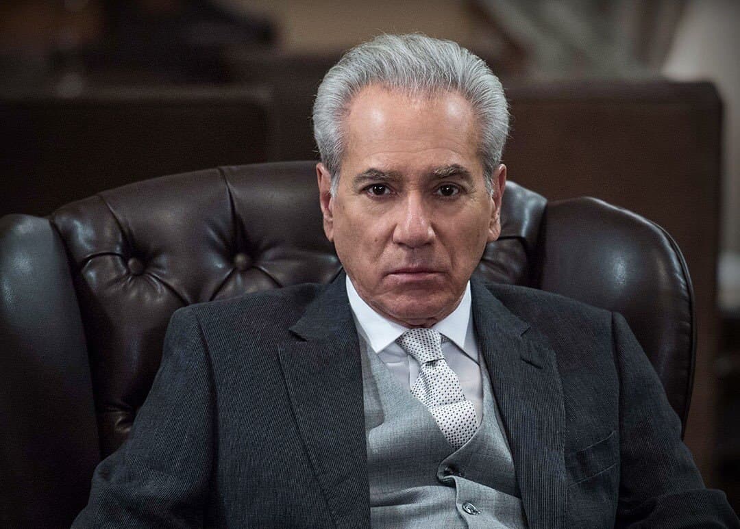 <b>Otto Sirgo</b> dará vida a
<b>Iván Garay </b>padre de Julia y de Brenda, dueño de una cervecera y promotor de box. El cariño y afecto que sentirá por Diego, novio de Julia, le nublarán la vista sobre la verdadera personalidad de su yerno.