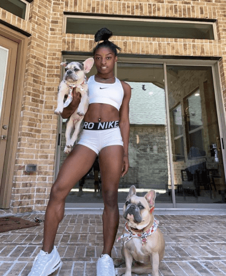 También son perros famosos, pues tienen cuentas de Instagram.