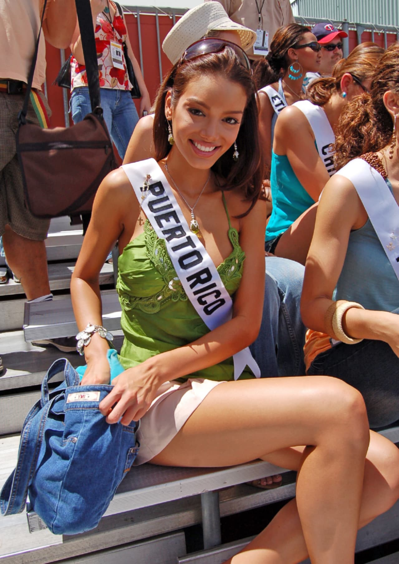Como Miss Universo, Zuleyka representó a la Organización en todo el mundo.