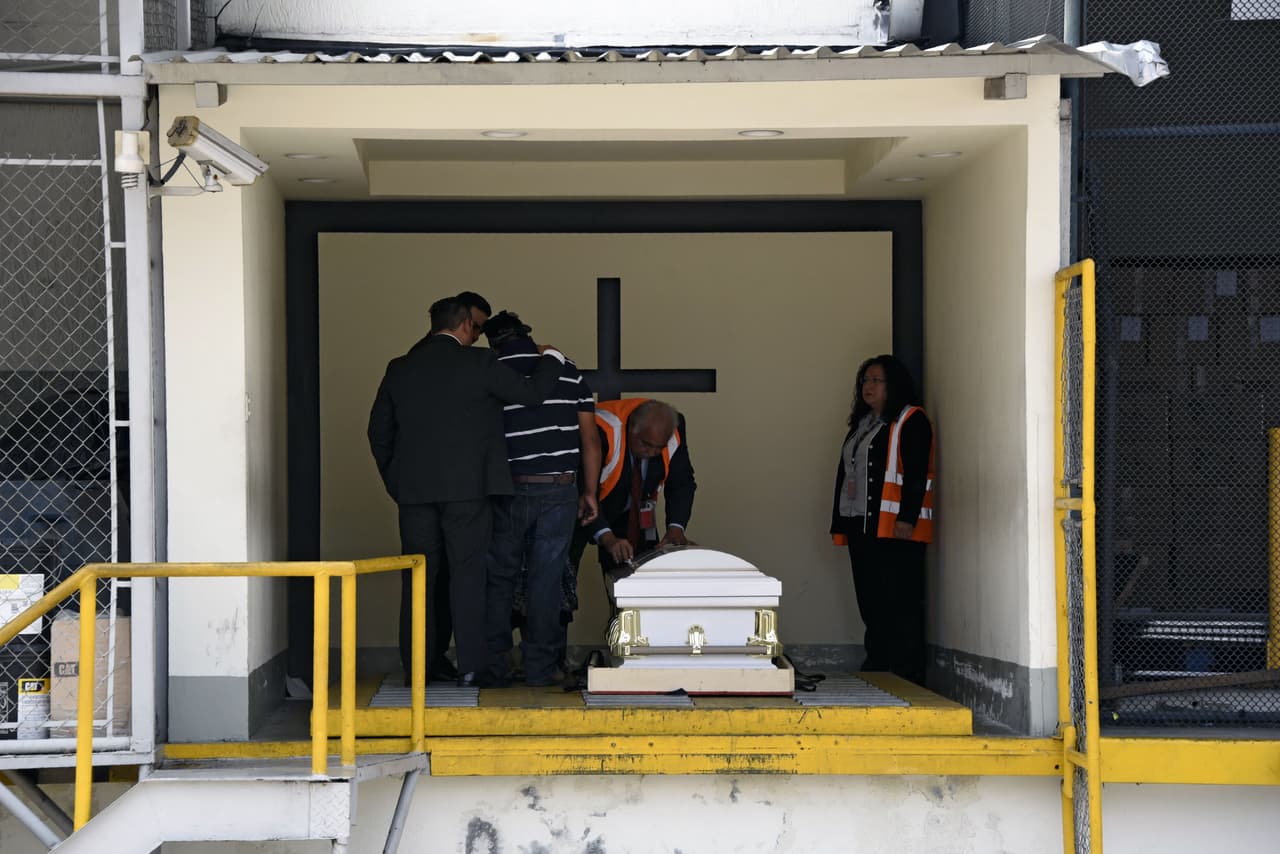 "Hablé con mi nena el martes. Me dijo: 'mami, estoy bien, estoy feliz porque ya mero voy a lograr mi sueño (...) cuídate mamita (...) yo estoy así en manos de Dios', solamente eso dijo", aseguró el padre de la jóven.