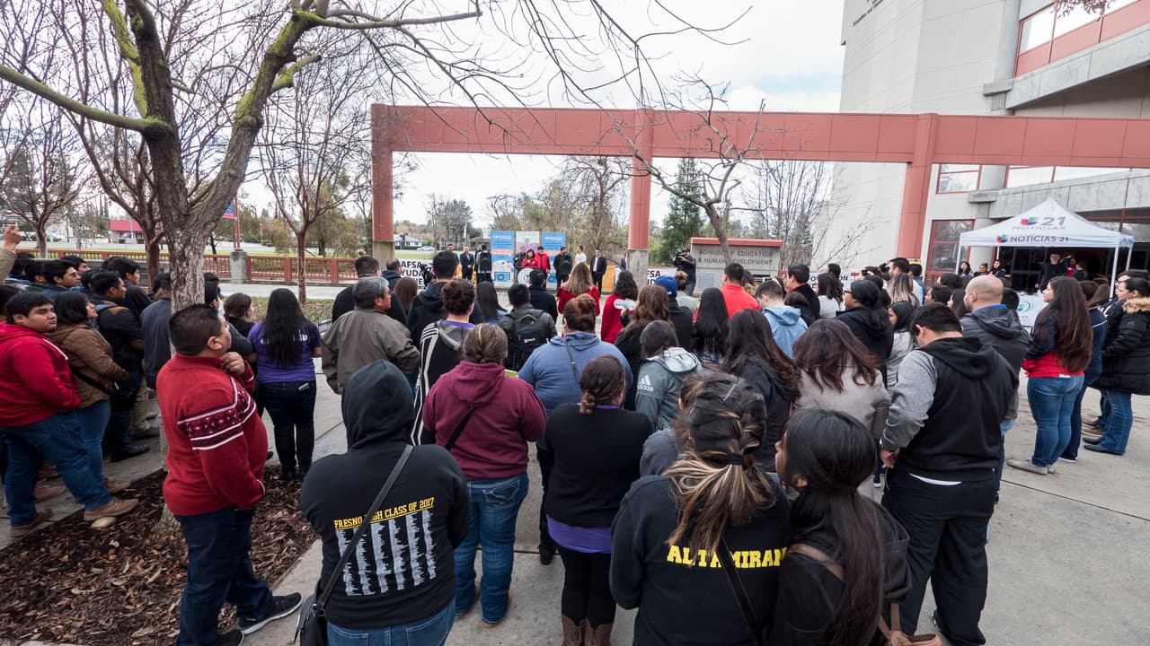 Ocho colegios y universidades ayudaron a estudiantes y sus familias llenar las solicitudes de FAFSA.