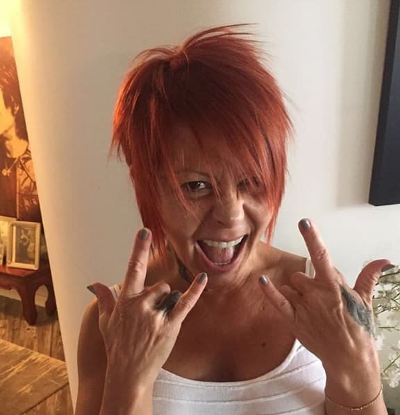 ALEJANDRA GUZMÁN. Ella te recomienda degrafilar tu cabello, cortarlo asimétrico y teñirlo de rojo para rockear...