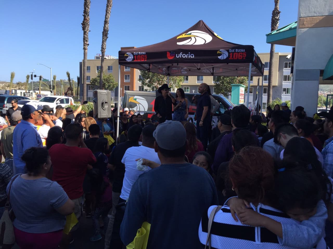 Raúl 'El Pelón', Carla Medrano y El Feo se enamoraron del cariño por parte de sus seguidores en San Diego.