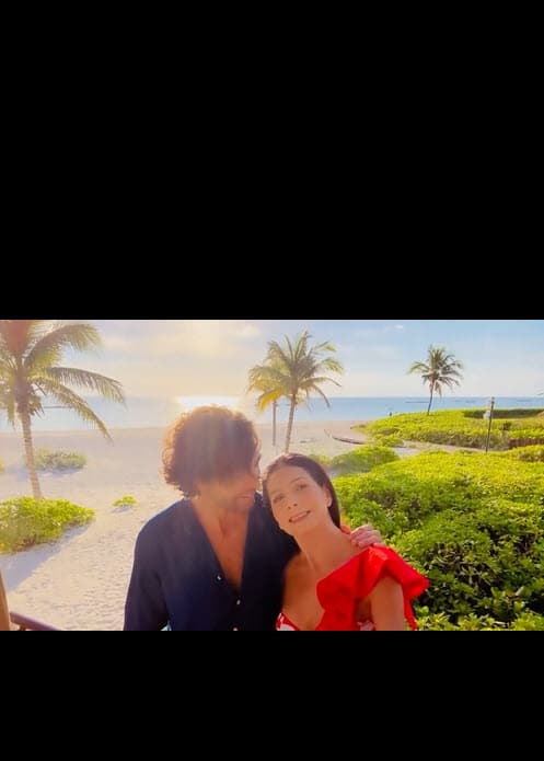 El músico recurrió a la diseñadora española Elena Carrera para el nuevo diseño de la sortija que representa la unión en matrimonio. 
<br>