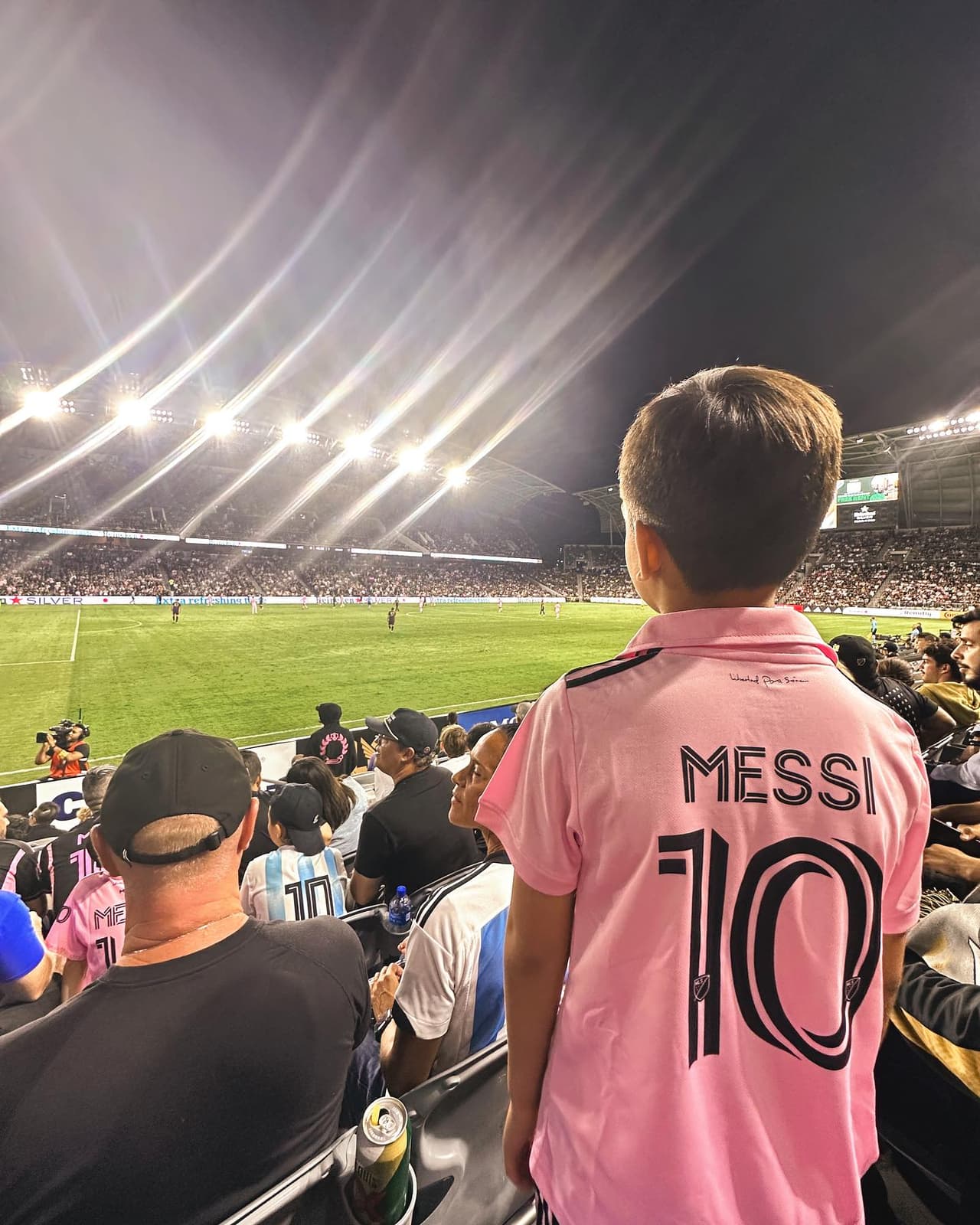 Quien sí consideró que estaba como en el “paraíso” es el retoño de
<a href="https://www.univision.com/famosos/alejandra-espinoza-esposo-molesta">Alejandra y Aníbal Marrero</a>, que ante la cámara gritó de emoción.
<br>