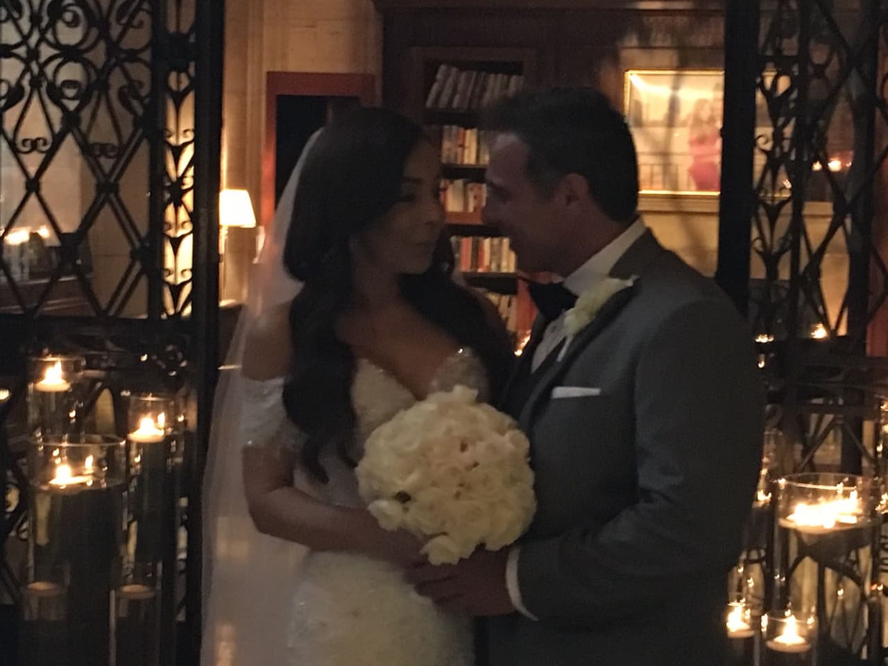 Steve Cutuli, quien es empresario de la construcción, está desarrollando varios proyectos para cimentar cinco edificios en el centro de Manhattan, por lo que la pareja ha pospuesto su luna de miel.