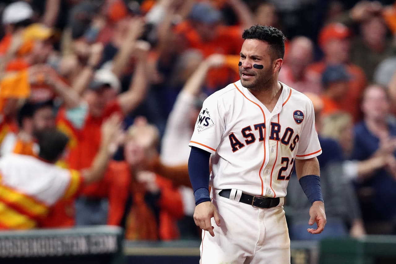 José Altuve se llevó la noche a la ofensiva. El venezolano tuvo un cuadrangular, un doblete y un sencillo para sumar 4 carreras producidas y 3 anotadas. Clase de juego del candidato a MVP.